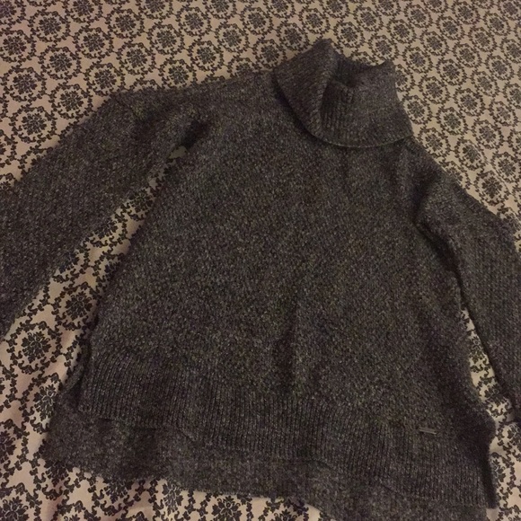 Gray sweater - Picture 1 of 3